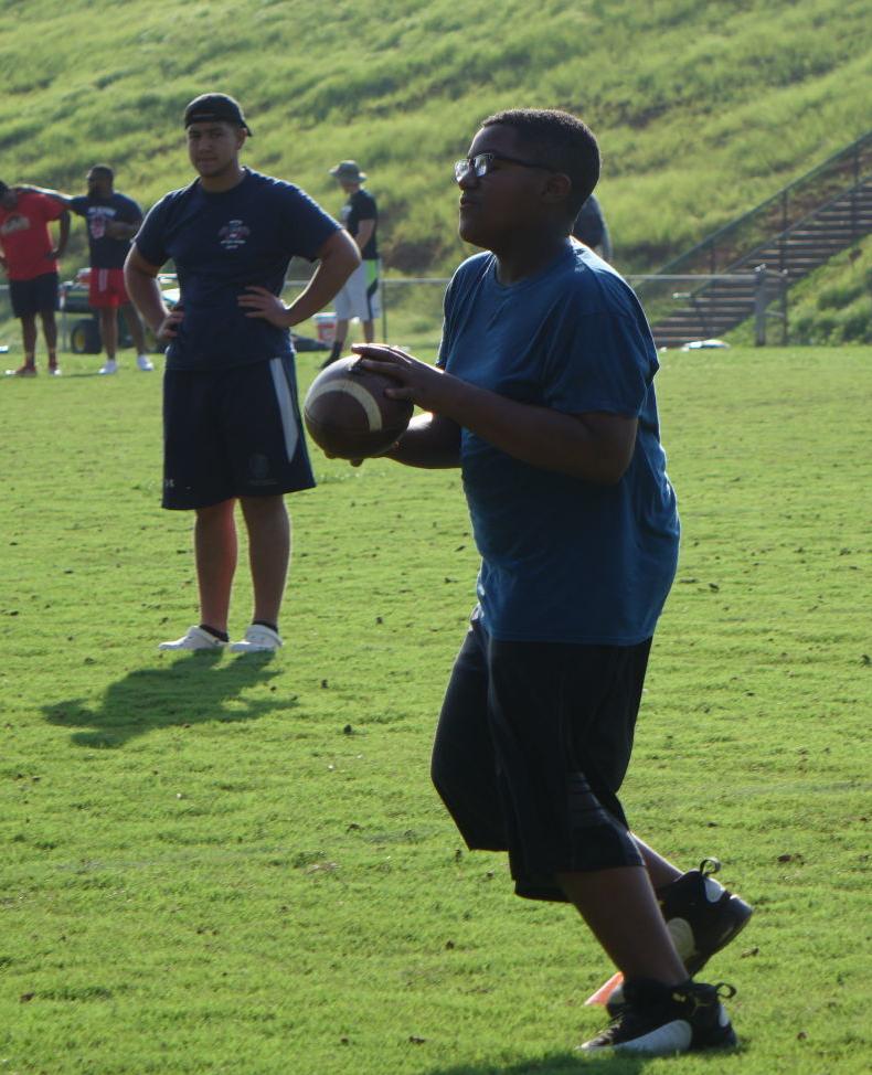 Magna Vista football camp